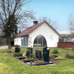 Trauerhalle auf dem Friedhof Harheim in Frankfurt